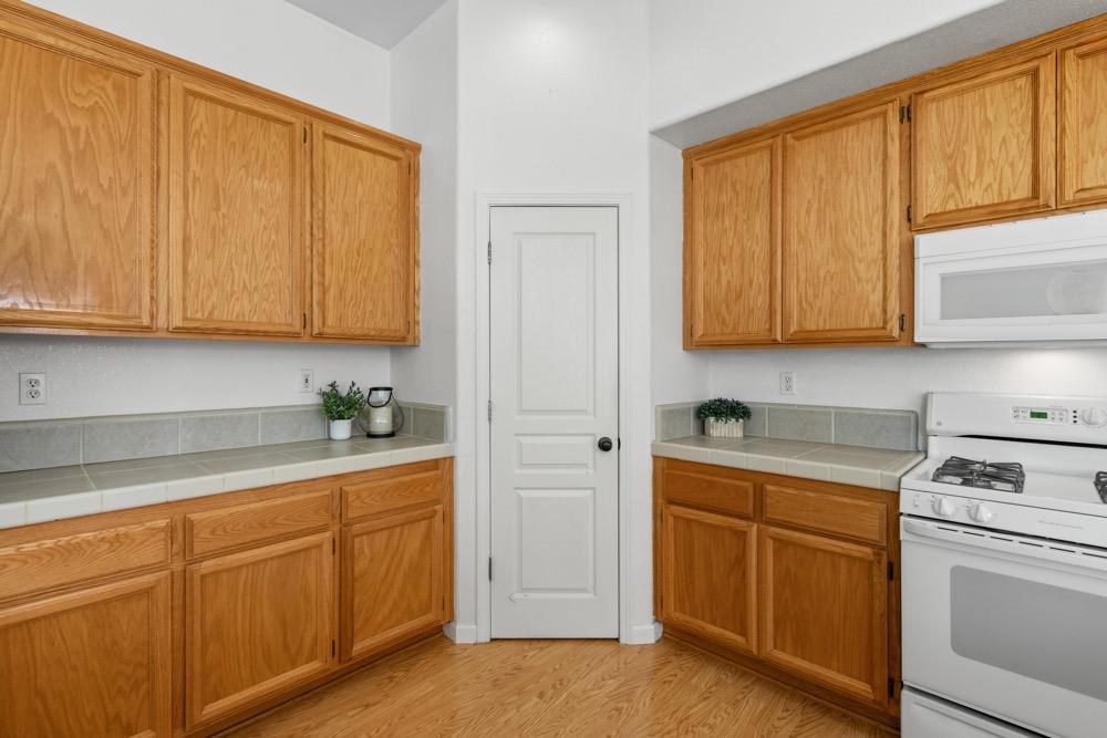Detail Gallery Image 10 of 78 For 129 Opus Cir, Sacramento,  CA 95834 - 4 Beds | 2/1 Baths