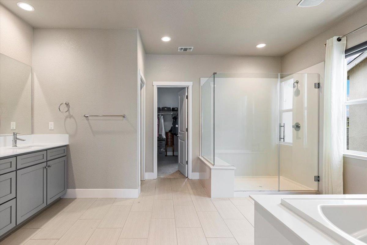 Detail Gallery Image 31 of 70 For 18466 Lewiston Dr, Lathrop,  CA 95330 - 5 Beds | 3/1 Baths