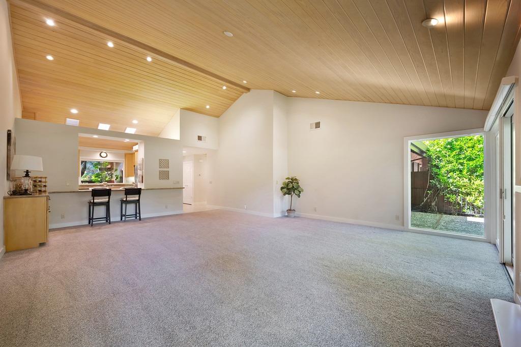 Garden Court, El Macero, California image 11
