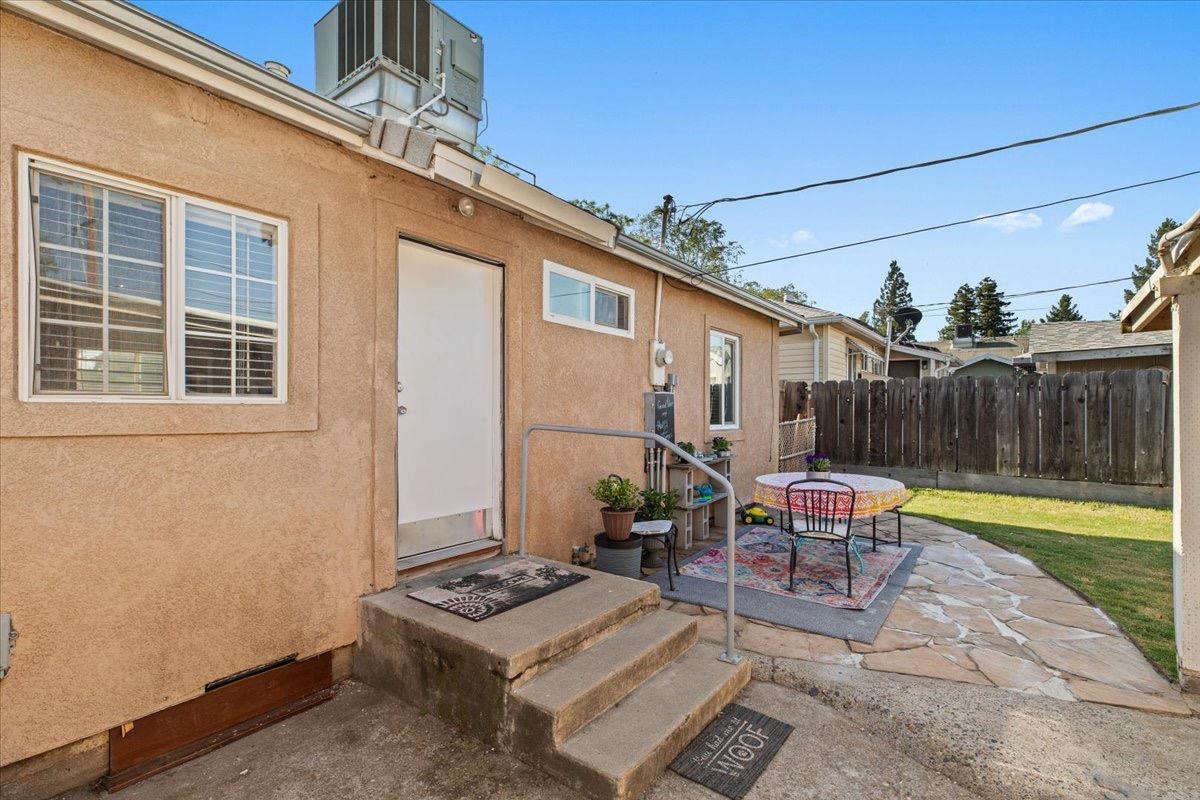 Detail Gallery Image 27 of 54 For 231 Poplar Ave, Manteca,  CA 95336 - 3 Beds | 2 Baths