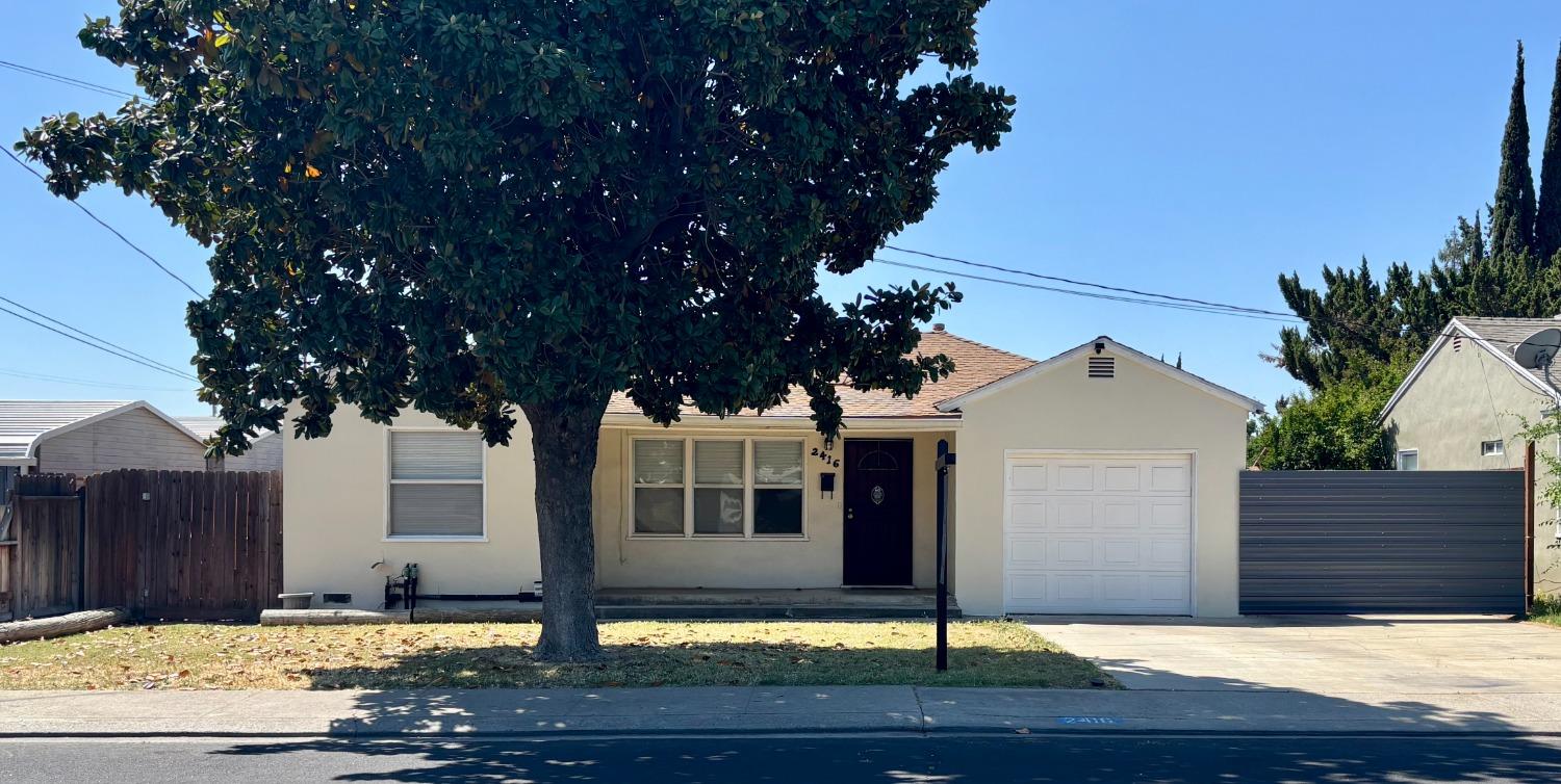 Detail Gallery Image 1 of 9 For 2416 Thomas Ave, Ceres,  CA 95307 - 2 Beds | 1 Baths