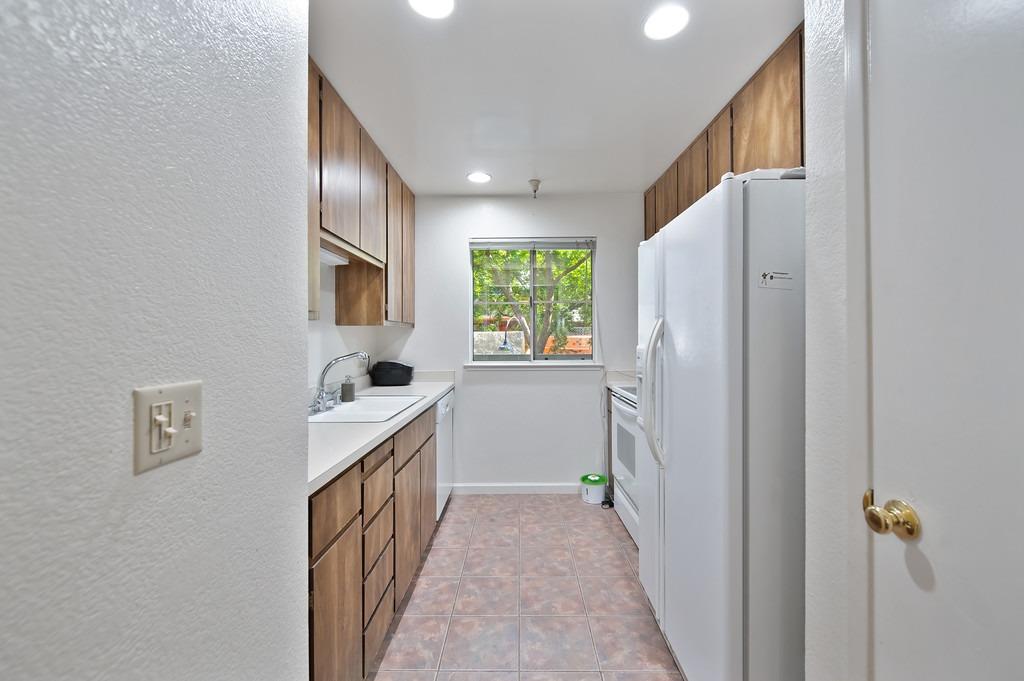 Photo #2: 225054035 Listing 