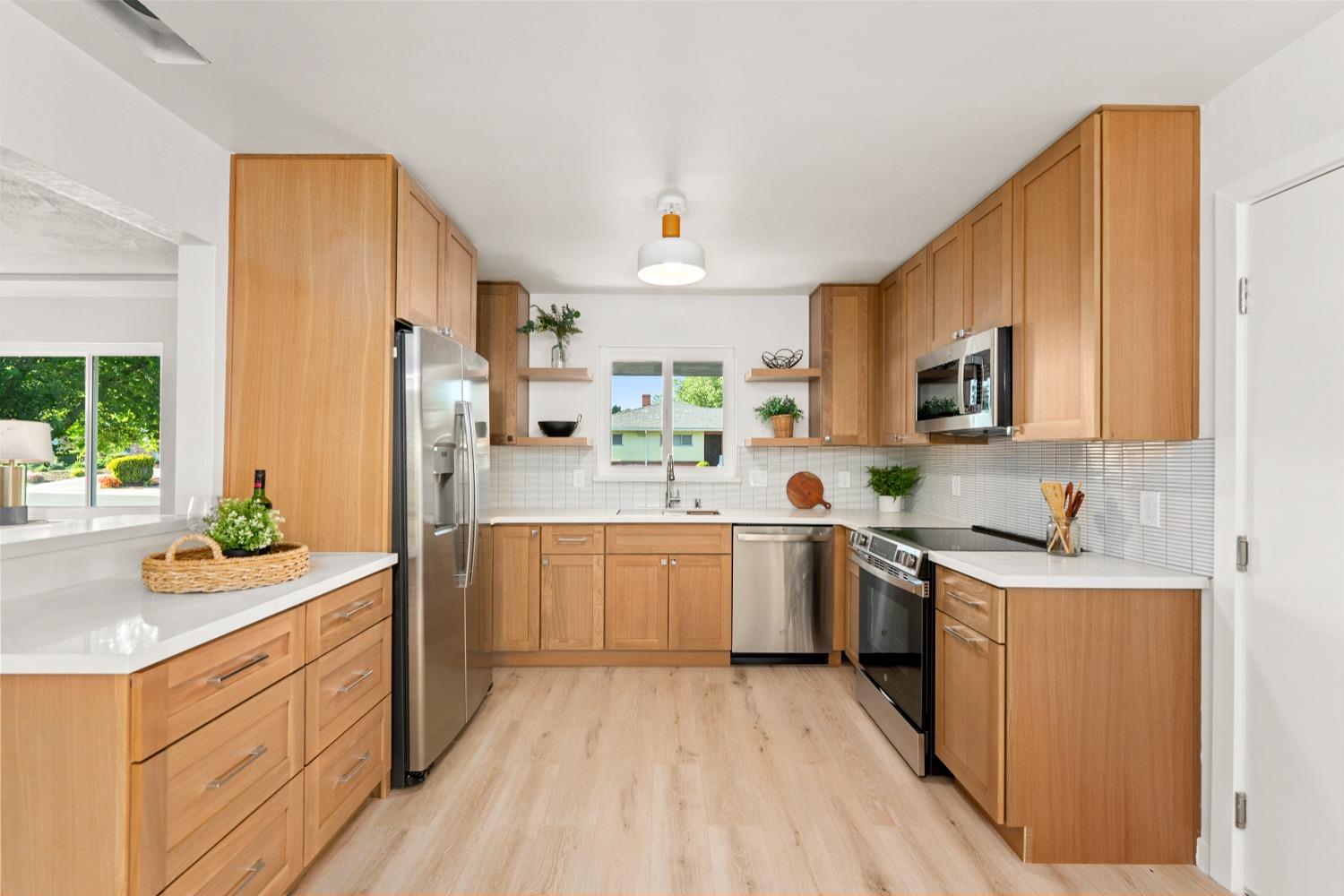 Detail Gallery Image 13 of 32 For 1464 Tradewinds Ave, Sacramento,  CA 95822 - 3 Beds | 2 Baths