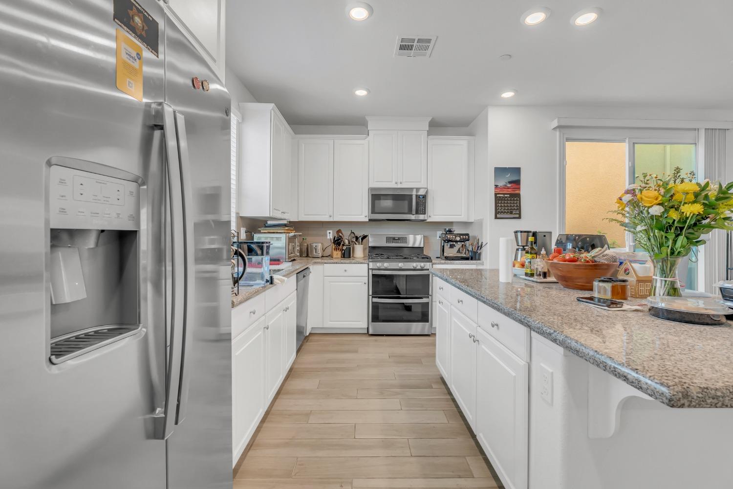 Detail Gallery Image 7 of 32 For 4017 Matterhorn Pl, Roseville,  CA 95747 - 4 Beds | 3 Baths