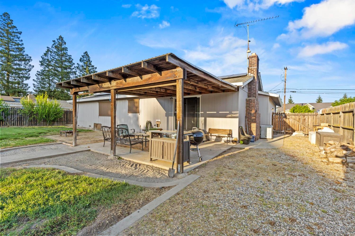 Oak Street, Sutter, California image 38