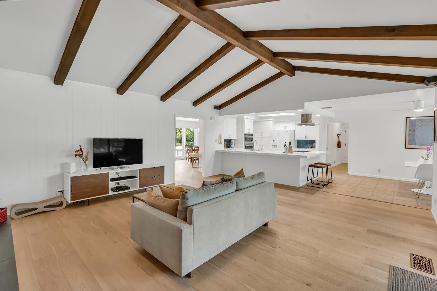 Detail Gallery Image 28 of 64 For 4644 American River Dr, Sacramento,  CA 95864 - 5 Beds | 3 Baths