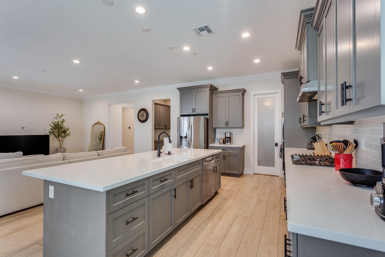 Detail Gallery Image 13 of 25 For 1501 Empire Dr, Lodi,  CA 95242 - 4 Beds | 2 Baths