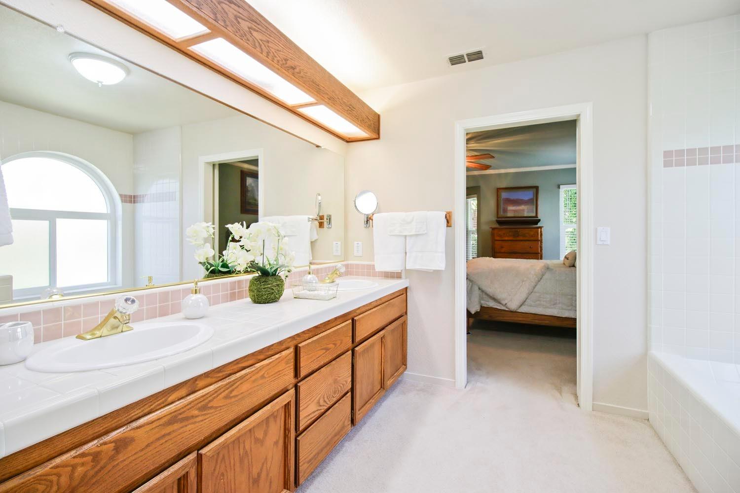 Pleasantglen Way, Elk Grove, California image 32