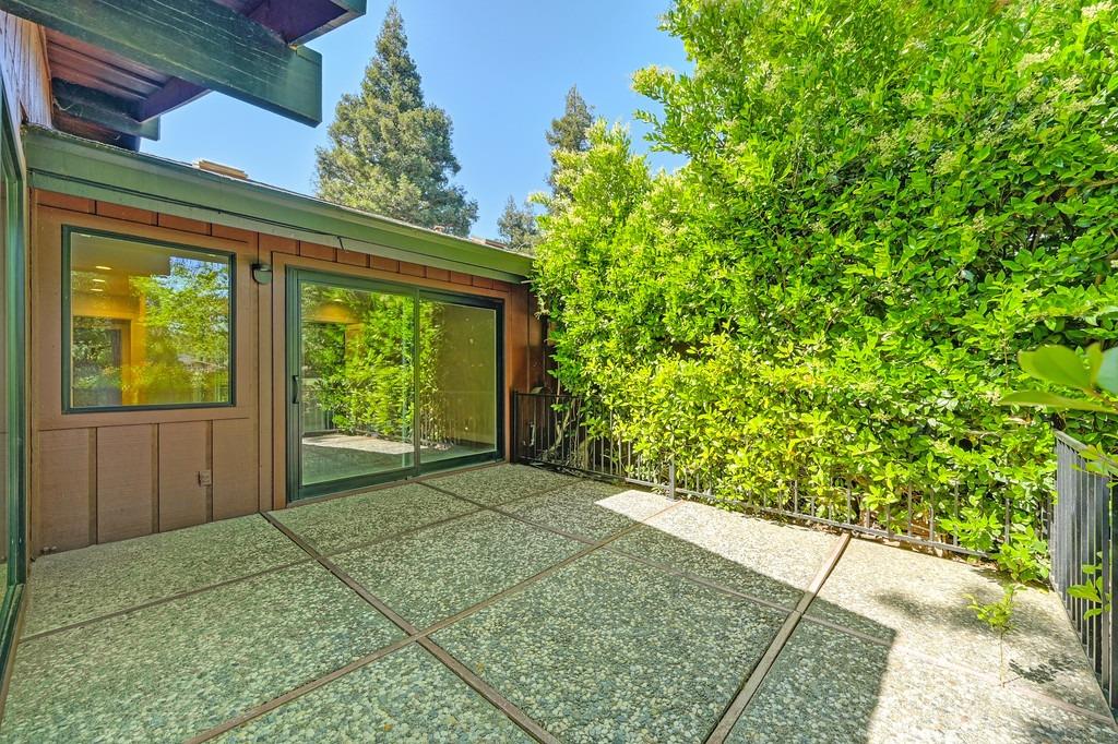 Garden Court, El Macero, California image 32