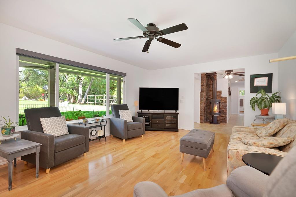 Detail Gallery Image 14 of 73 For 3200 Roughwood Rd, Shingle Springs,  CA 95682 - 3 Beds | 3 Baths