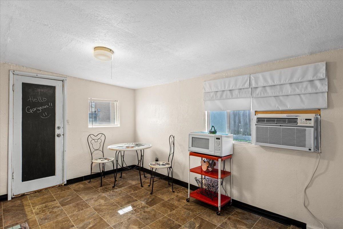 Detail Gallery Image 34 of 54 For 231 Poplar Ave, Manteca,  CA 95336 - 3 Beds | 2 Baths