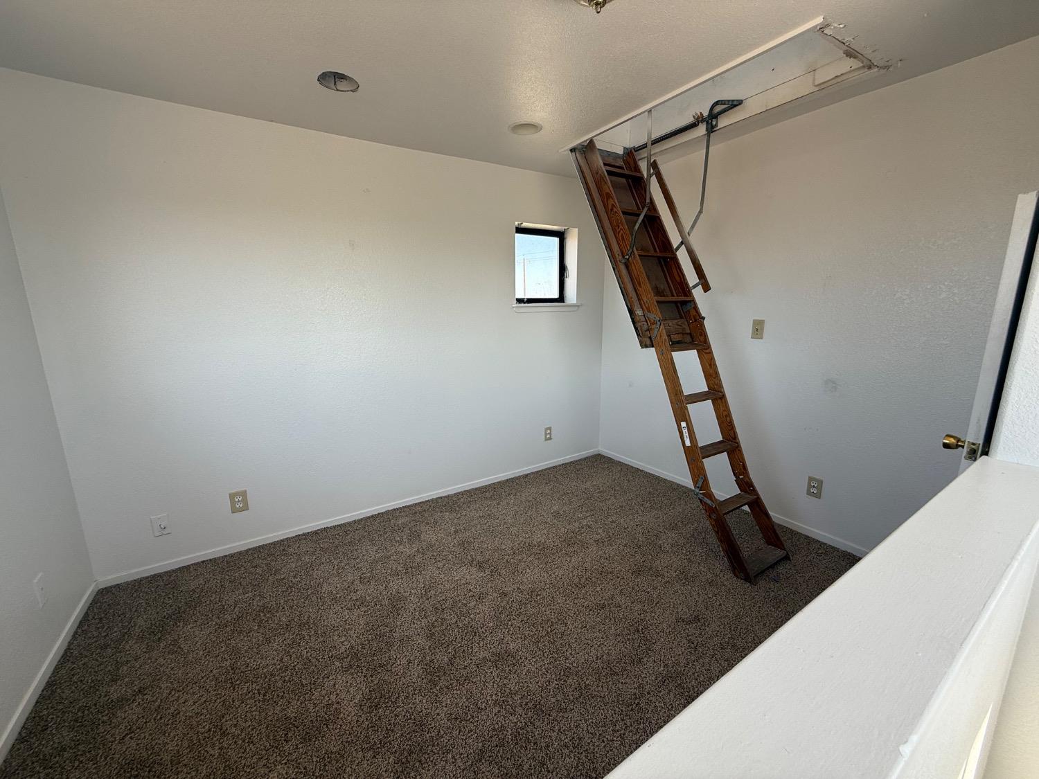 Detail Gallery Image 4 of 17 For 207 Eucalyptus Ave, Patterson,  CA 95363 - 3 Beds | 1/1 Baths