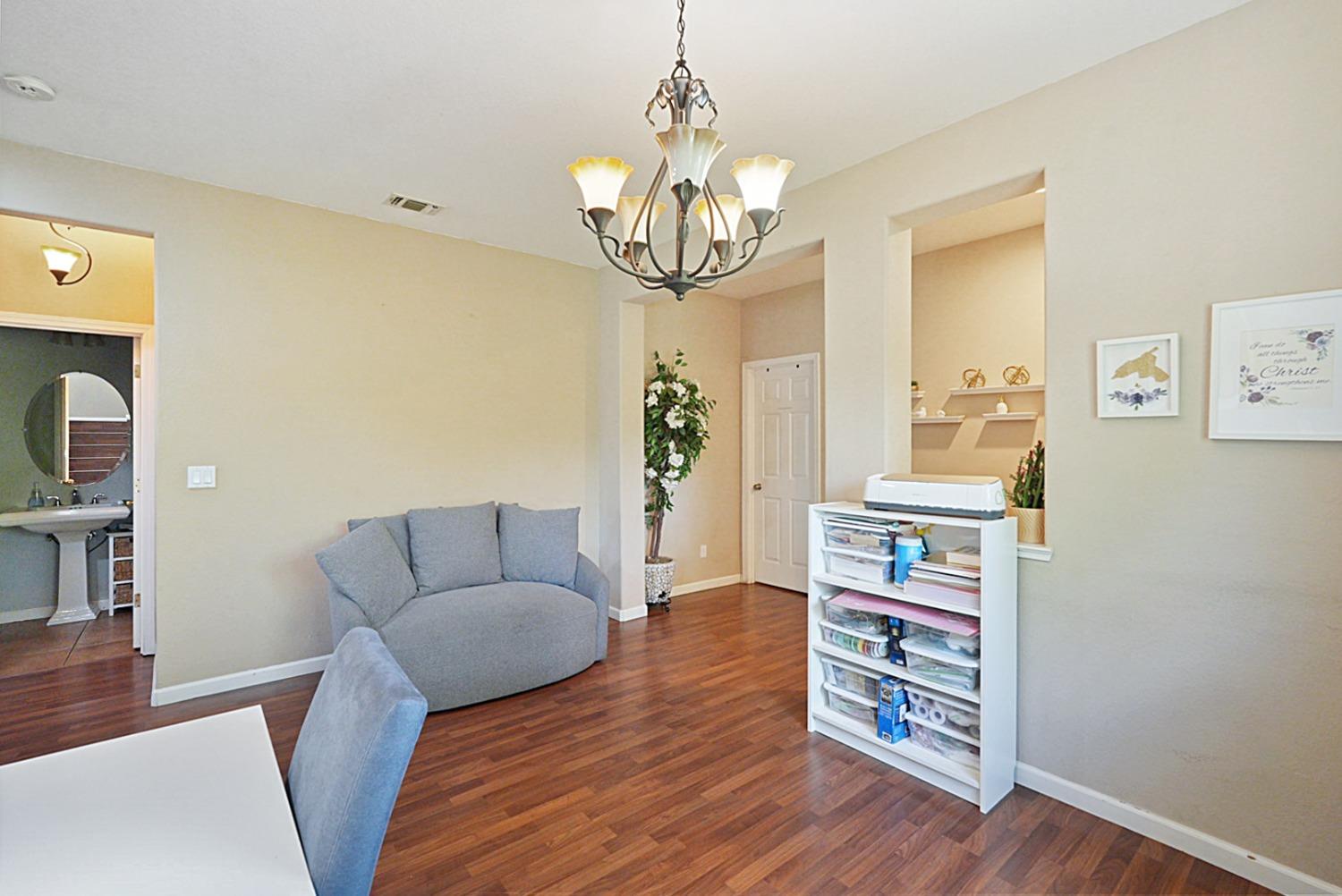 Detail Gallery Image 14 of 30 For 2025 St Theresa Way, Modesto,  CA 95358 - 4 Beds | 2/1 Baths