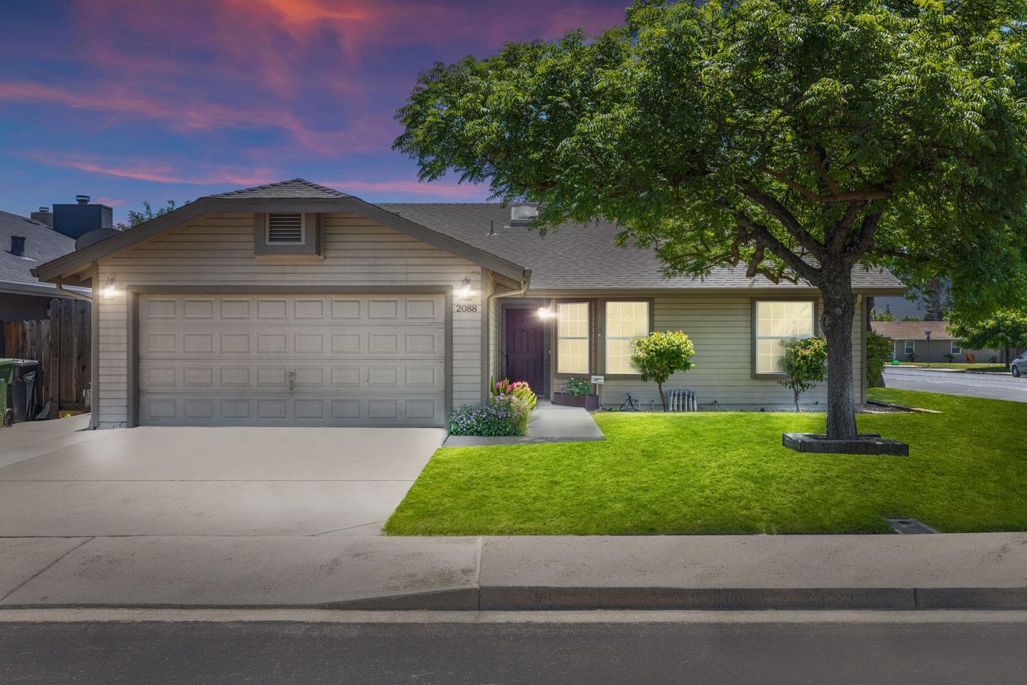 Detail Gallery Image 2 of 33 For 2088 Shadow Park Dr, Turlock,  CA 95380 - 3 Beds | 2 Baths