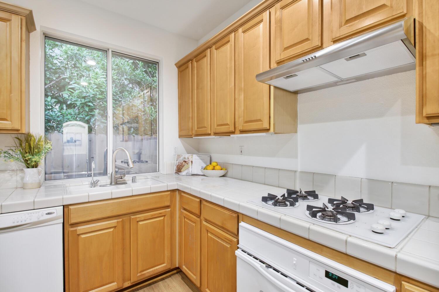 Detail Gallery Image 16 of 52 For 3837 Alegre Way, Davis,  CA 95618 - 3 Beds | 2 Baths