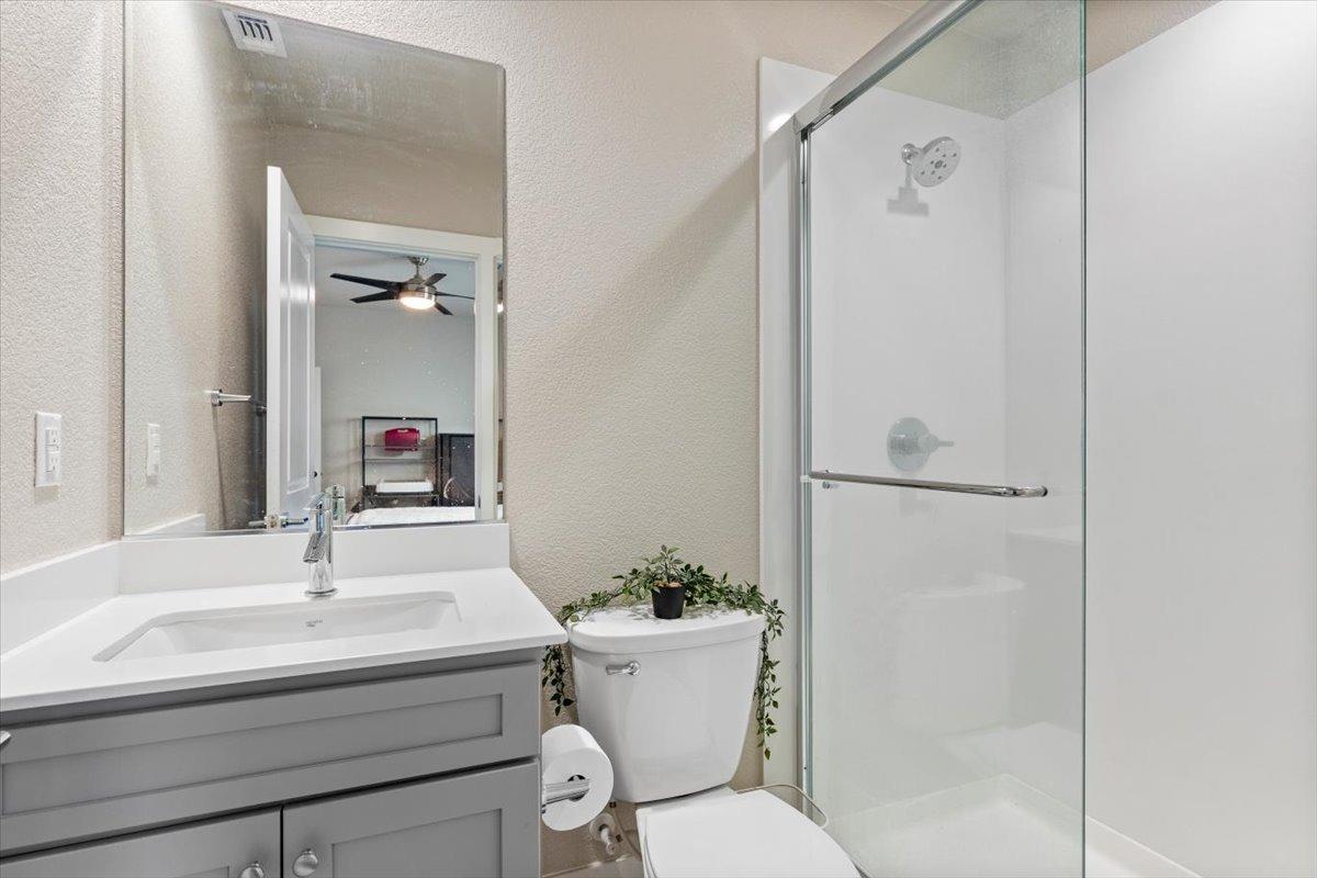 Detail Gallery Image 41 of 70 For 18466 Lewiston Dr, Lathrop,  CA 95330 - 5 Beds | 3/1 Baths