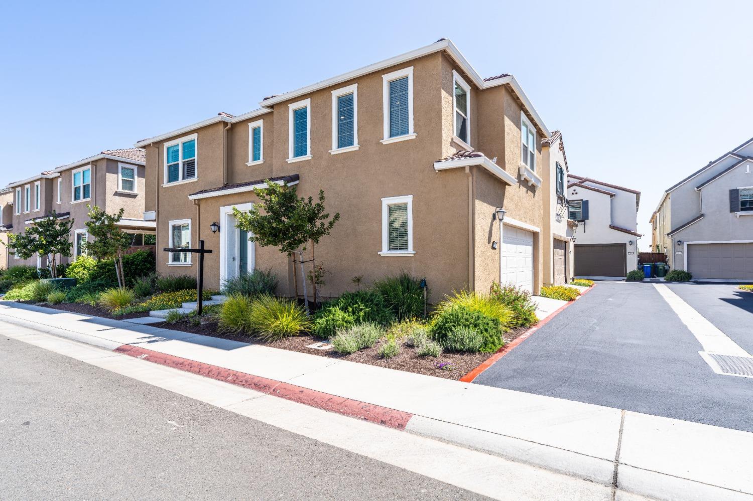Tenor Way, Elk Grove, California image 2