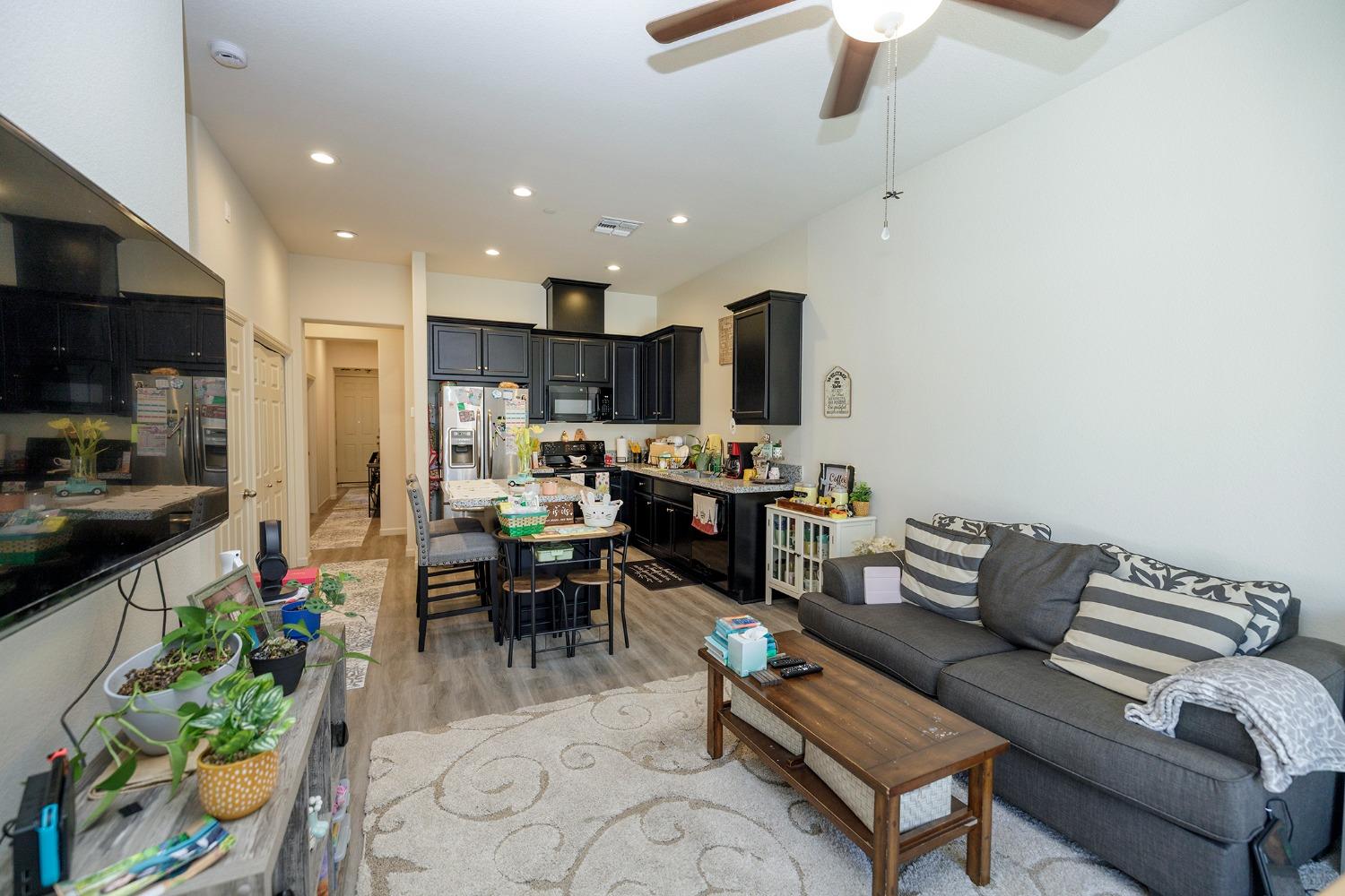 Chavez Court, Riverbank, California image 8