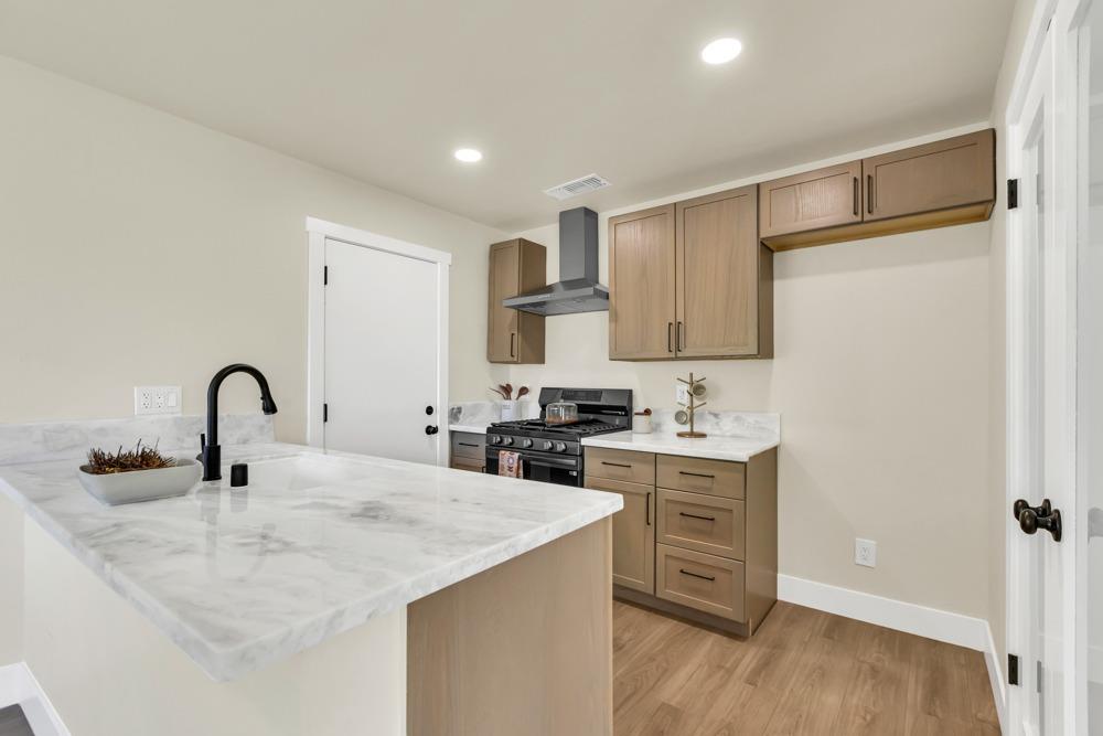 Mayfair Drive, Sacramento, California image 8