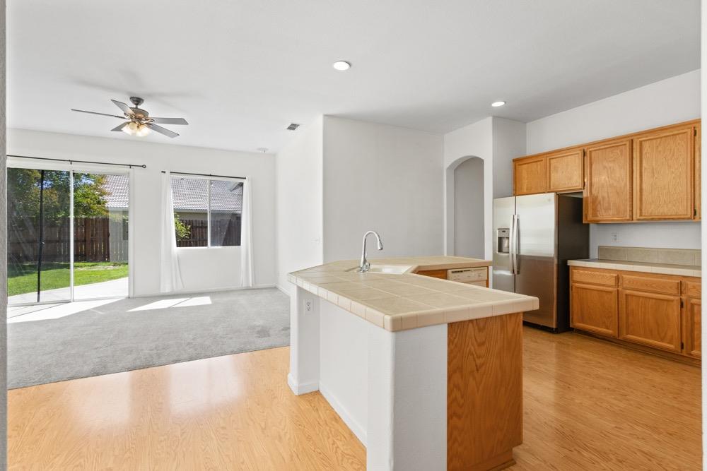 Detail Gallery Image 8 of 78 For 129 Opus Cir, Sacramento,  CA 95834 - 4 Beds | 2/1 Baths