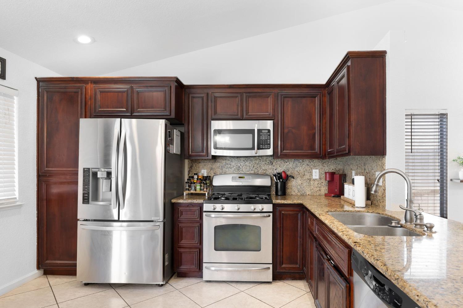 Detail Gallery Image 11 of 36 For 866 Golden Heights Dr, Galt,  CA 95632 - 4 Beds | 2 Baths