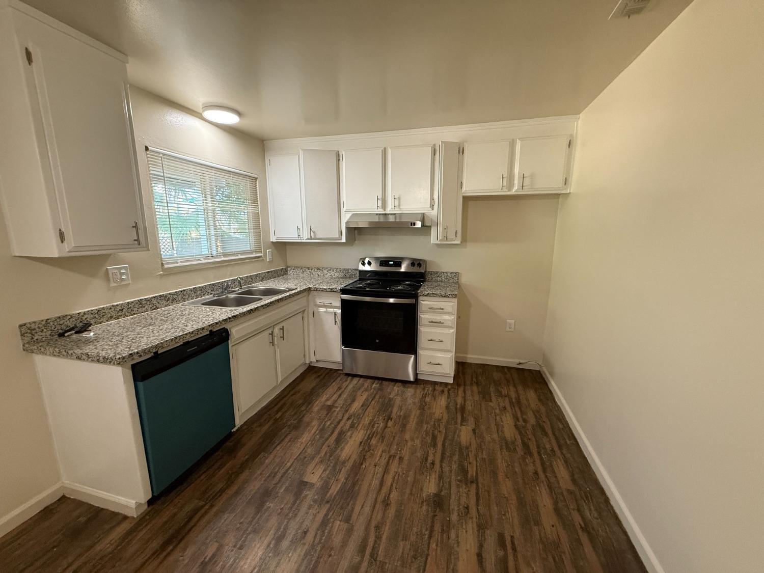 Yvonne Avenue, Manteca, California image 6