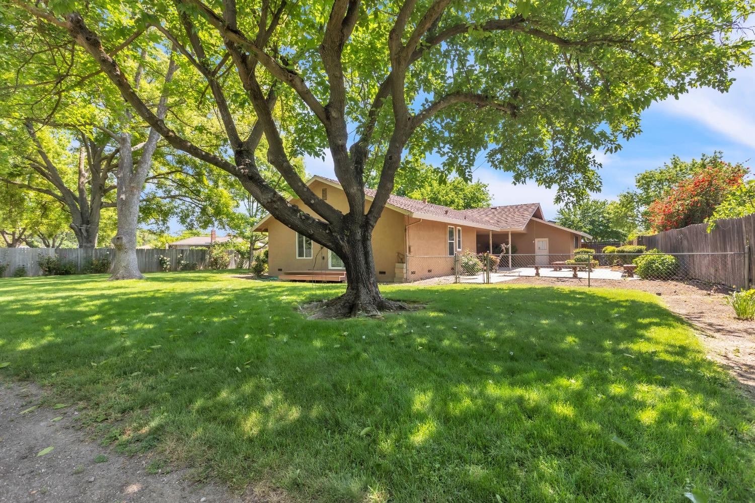 Cromwell Way, Sacramento, California image 30