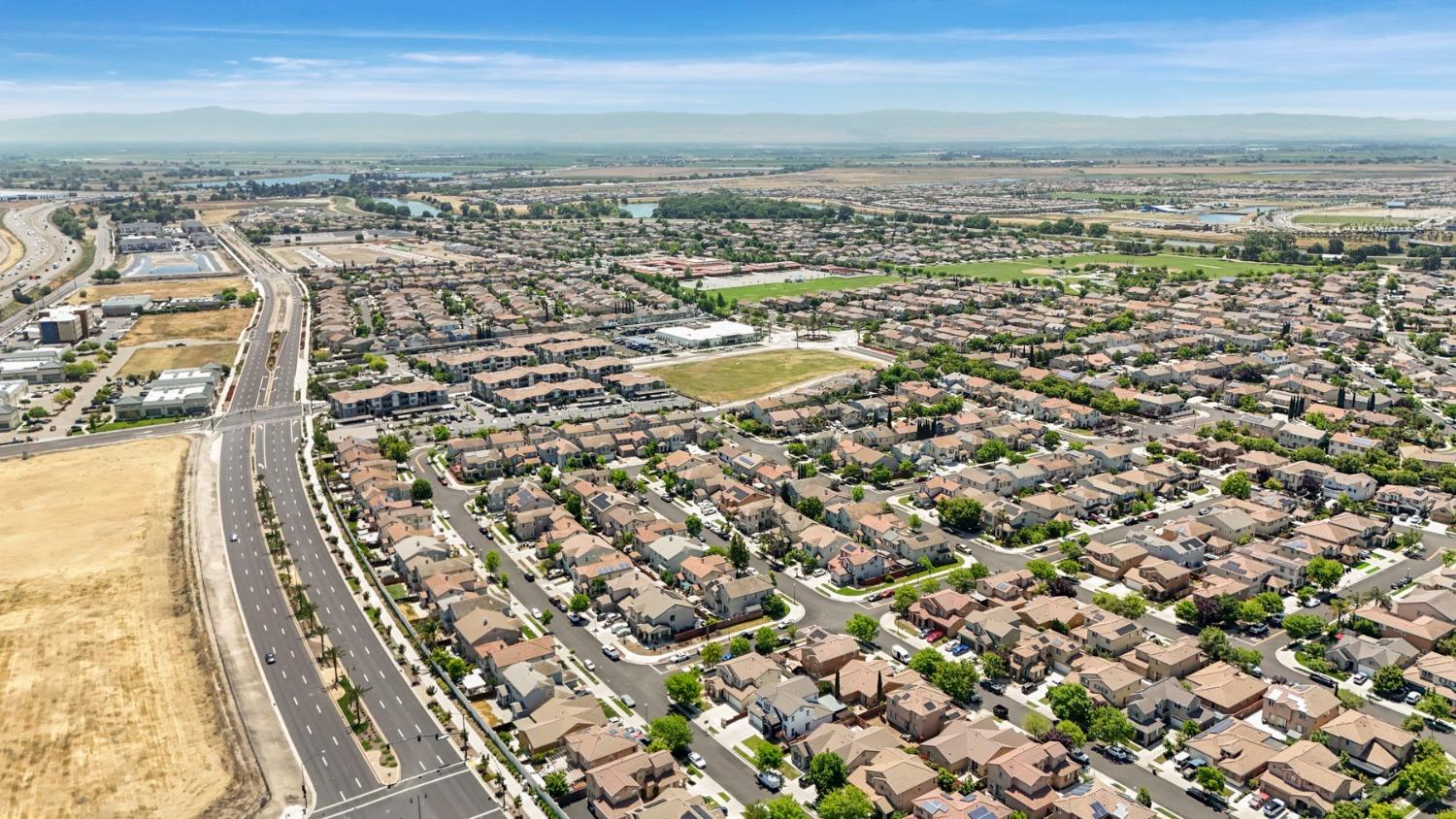 Detail Gallery Image 69 of 77 For 16907 E Cobble Creek Way, Lathrop,  CA 95330 - 4 Beds | 2/1 Baths