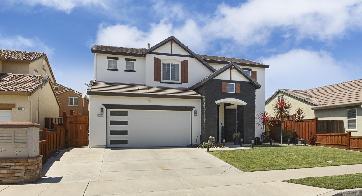 Detail Gallery Image 12 of 77 For 16907 E Cobble Creek Way, Lathrop,  CA 95330 - 4 Beds | 2/1 Baths