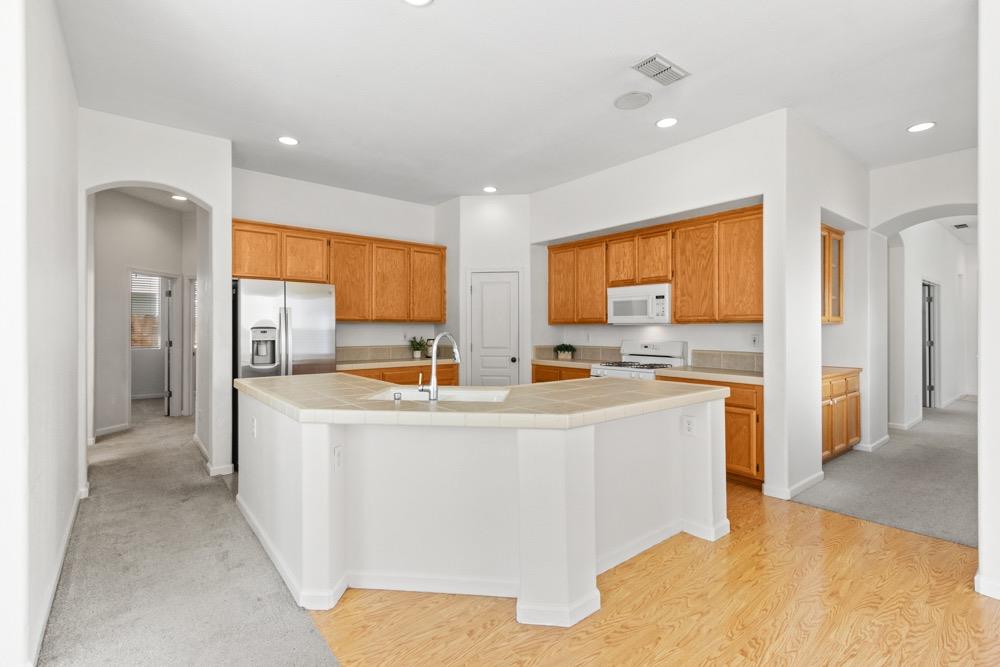 Detail Gallery Image 9 of 78 For 129 Opus Cir, Sacramento,  CA 95834 - 4 Beds | 2/1 Baths