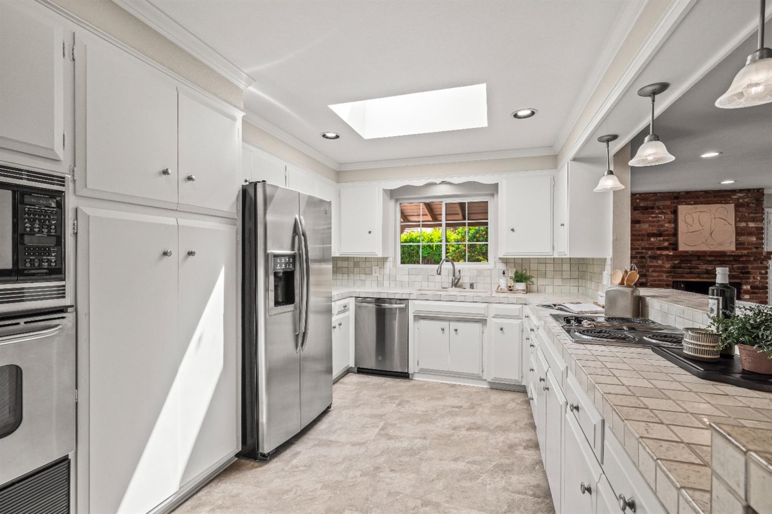 Jerrilyn Court, Carmichael, California image 15