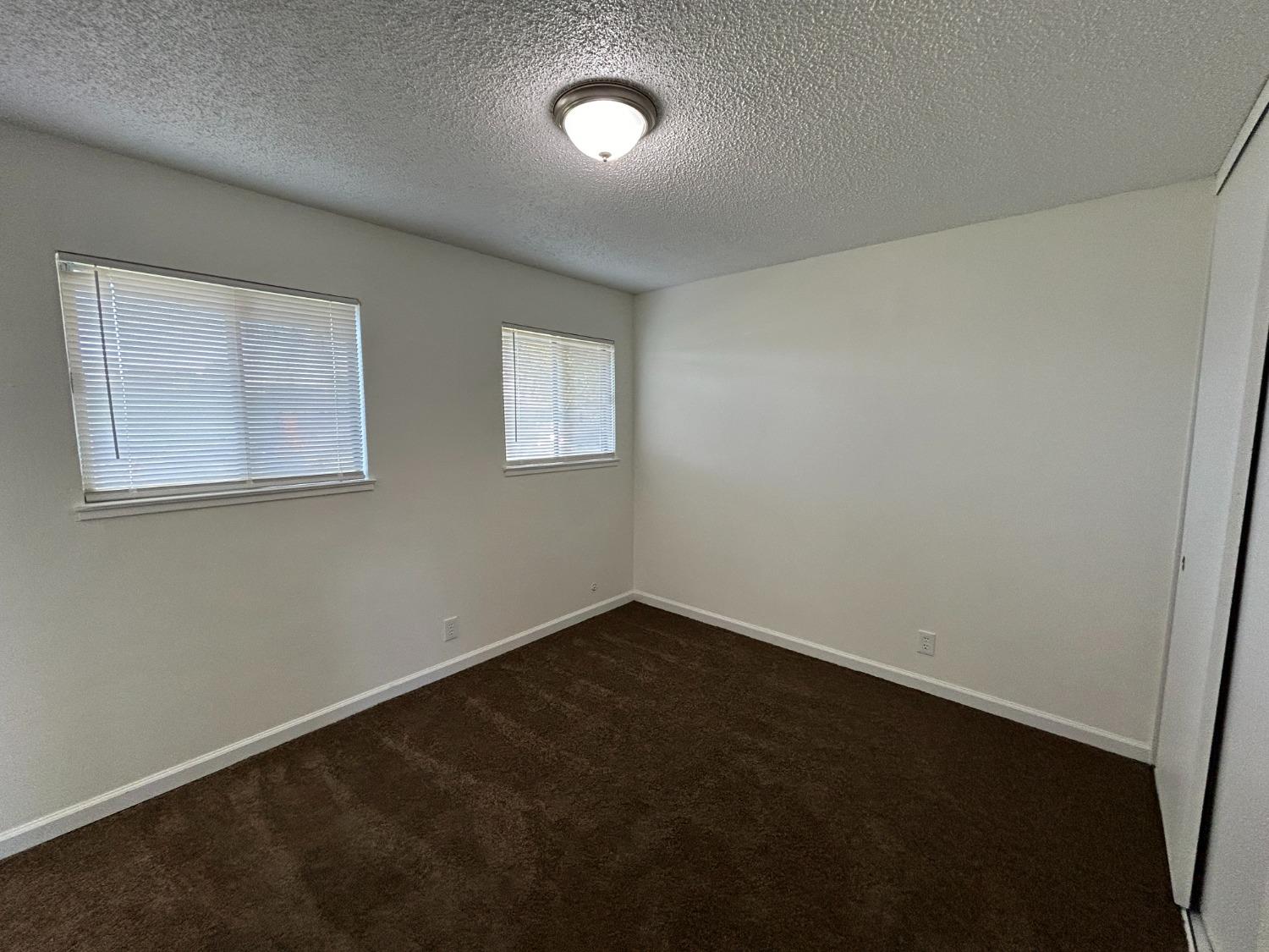 Detail Gallery Image 6 of 16 For 6917 Stillwater Way, Sacramento,  CA 95828 - 3 Beds | 1/1 Baths