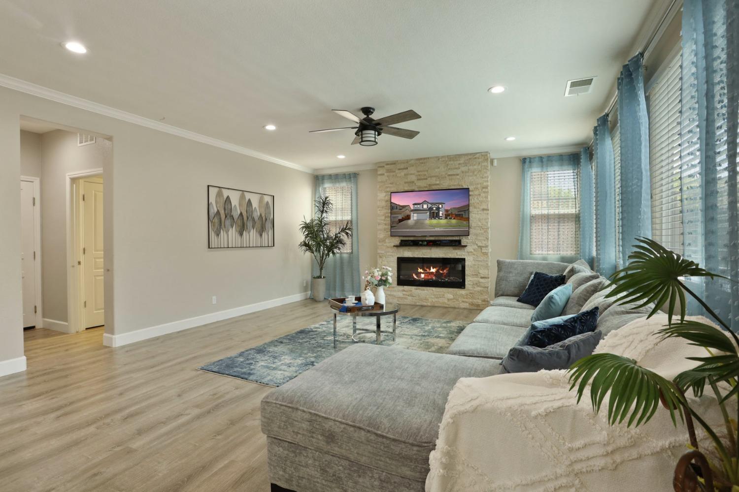 Detail Gallery Image 25 of 77 For 16907 E Cobble Creek Way, Lathrop,  CA 95330 - 4 Beds | 2/1 Baths