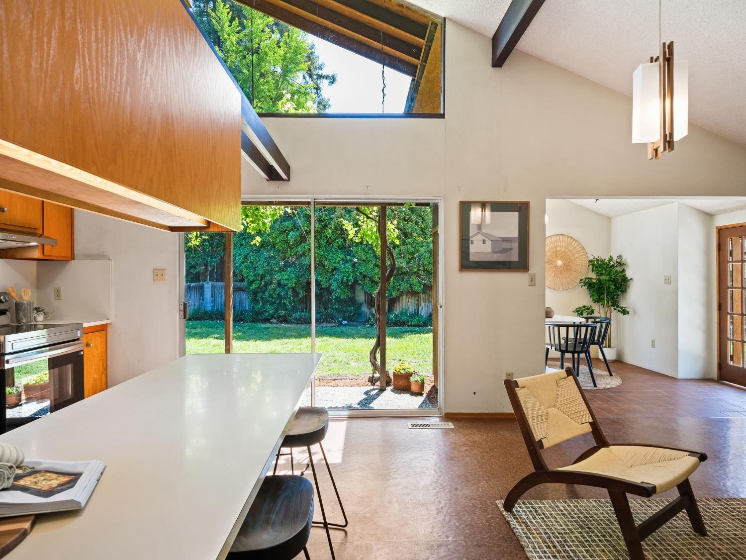 Detail Gallery Image 14 of 81 For 43236 E Oakside Pl, Davis,  CA 95618 - 3 Beds | 3 Baths