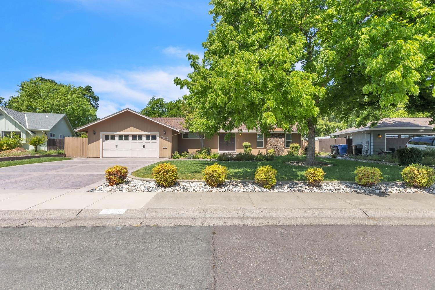 Cromwell Way, Sacramento, California image 2
