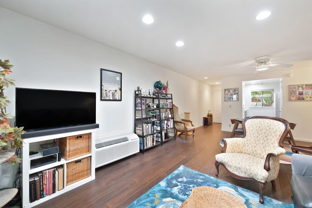 Photo #12: 225054035 Listing: Photo #12