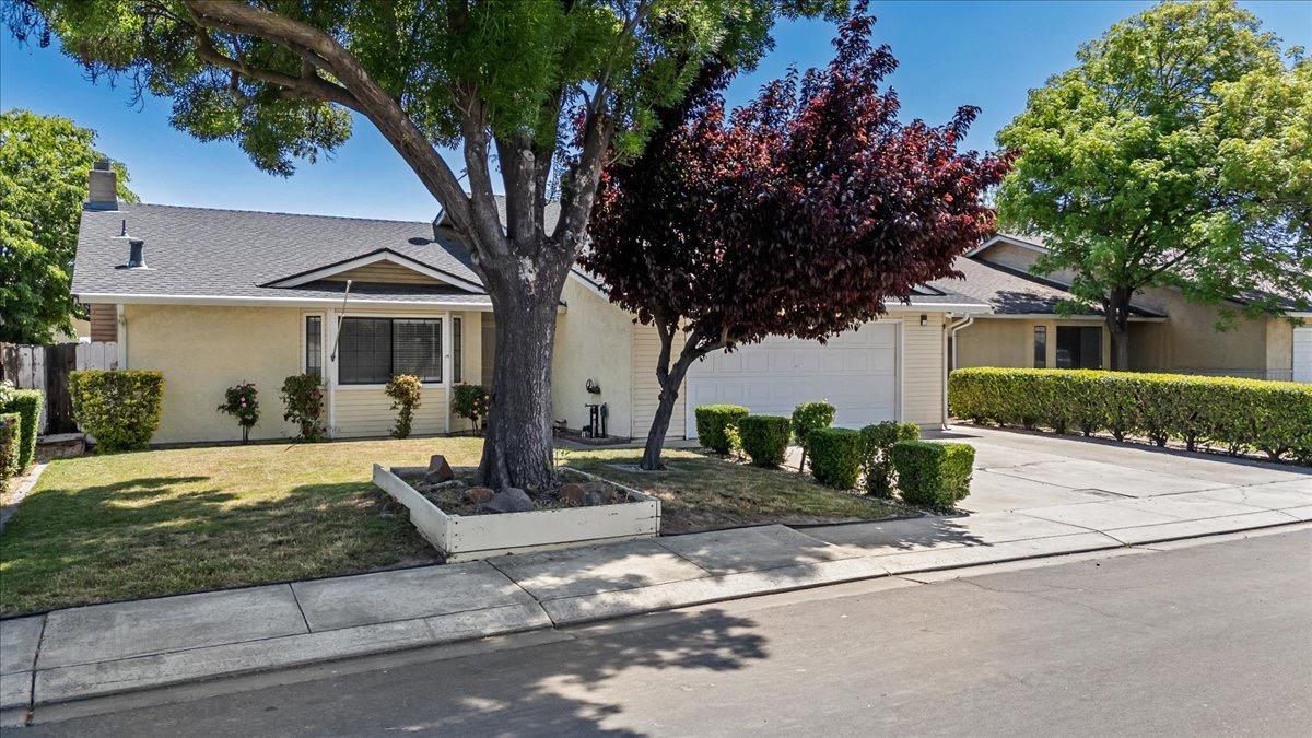 Detail Gallery Image 2 of 47 For 832 Chalone Dr, Modesto,  CA 95358 - 3 Beds | 2 Baths