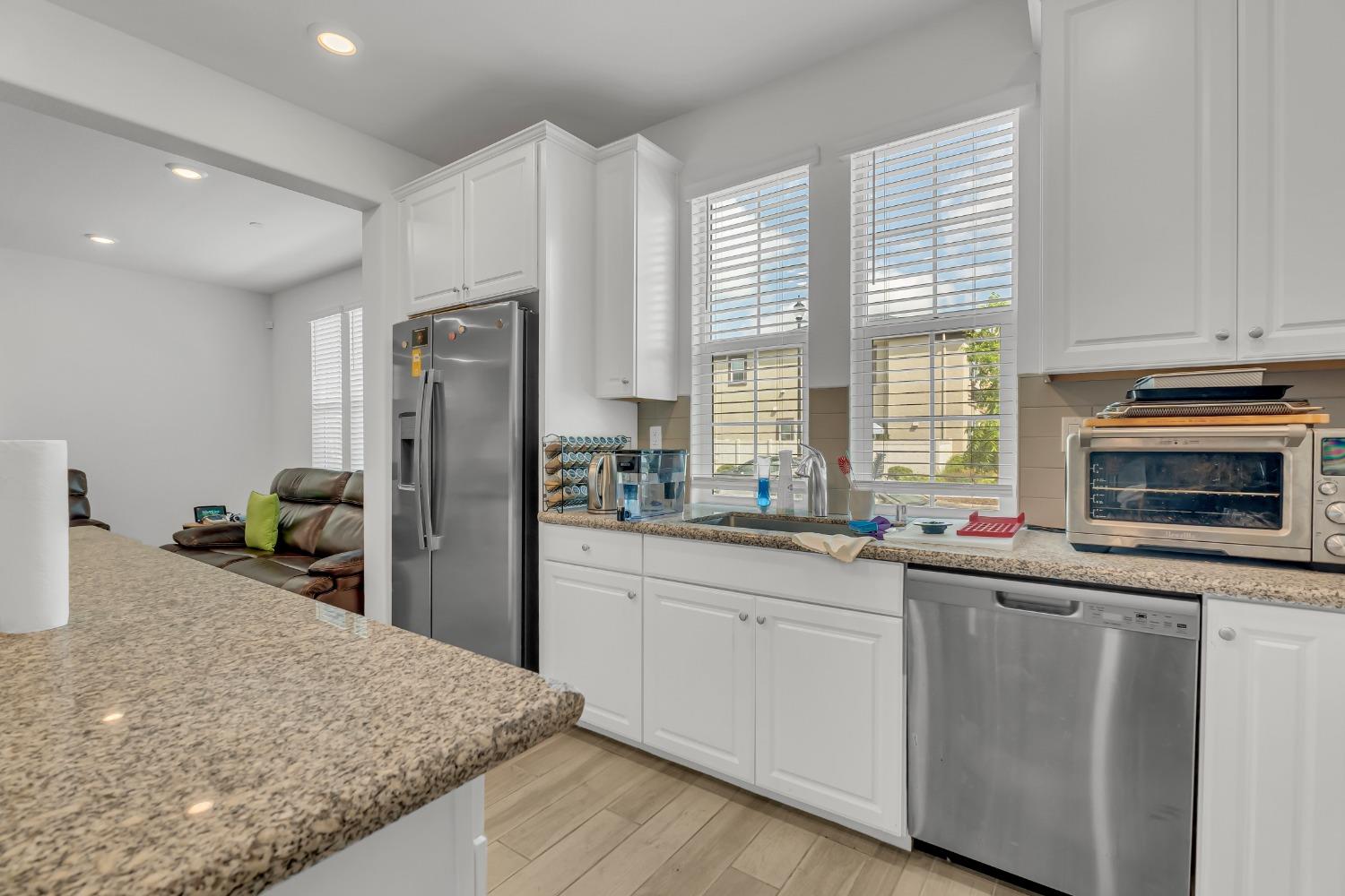 Detail Gallery Image 9 of 32 For 4017 Matterhorn Pl, Roseville,  CA 95747 - 4 Beds | 3 Baths