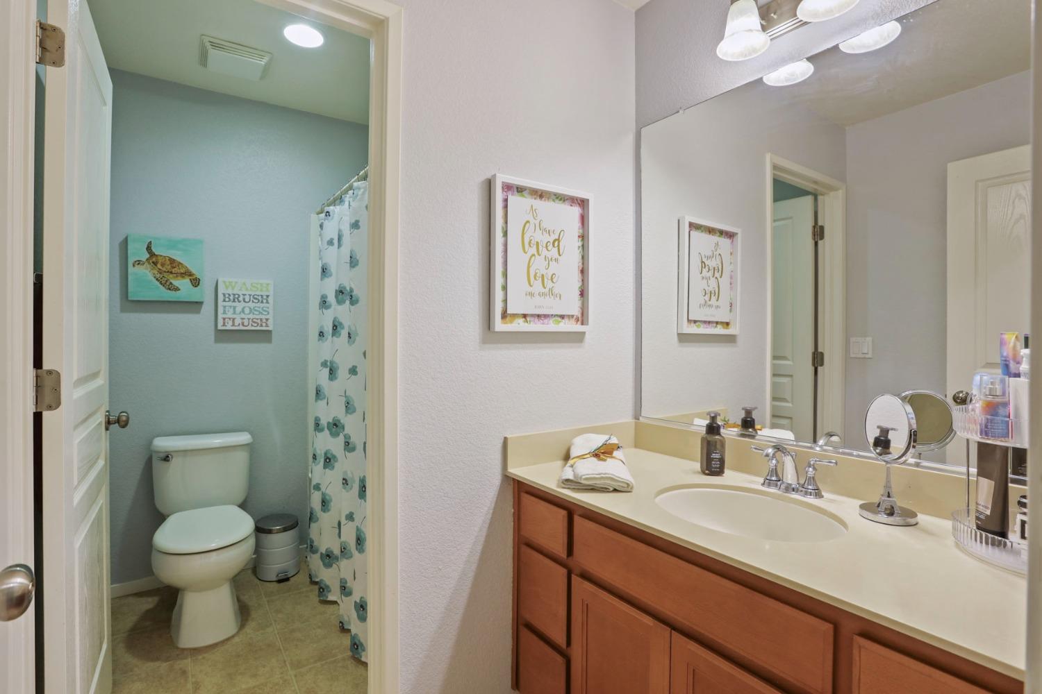 Detail Gallery Image 37 of 77 For 16907 E Cobble Creek Way, Lathrop,  CA 95330 - 4 Beds | 2/1 Baths