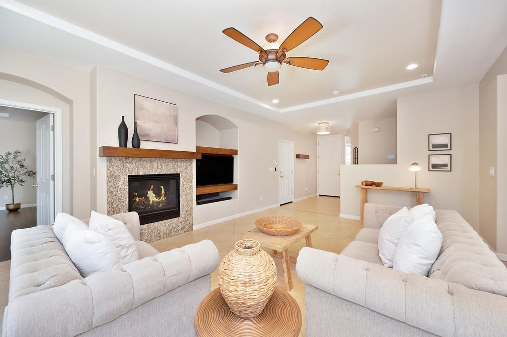 Detail Gallery Image 3 of 57 For 9577 Arcada Ct, Elk Grove,  CA 95624 - 3 Beds | 2 Baths