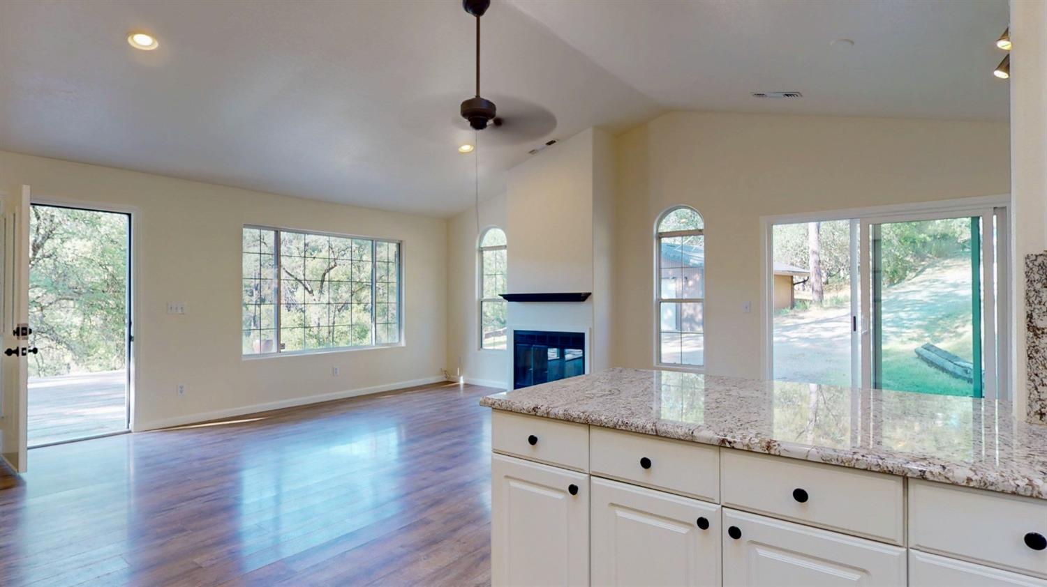 Tom Ray Dr, Grass Valley, California image 16