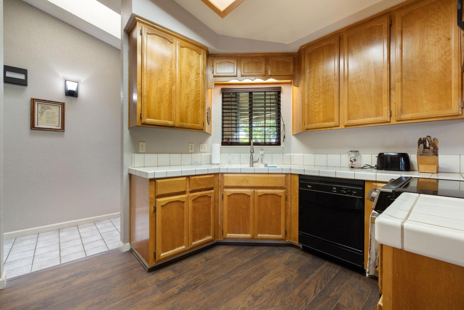 Detail Gallery Image 8 of 33 For 2088 Shadow Park Dr, Turlock,  CA 95380 - 3 Beds | 2 Baths