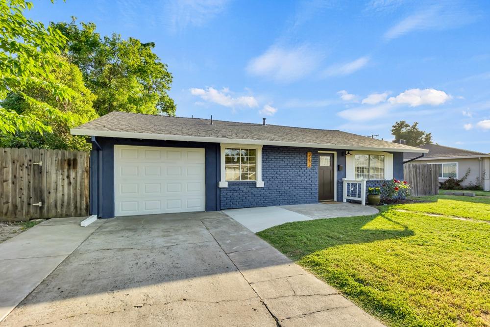 Mayfair Drive, Sacramento, California image 3