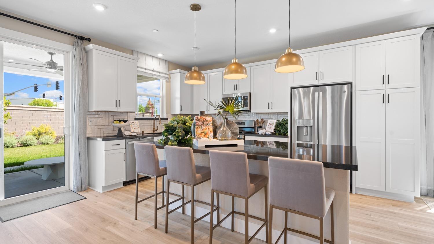 Detail Gallery Image 11 of 41 For 1096 Fiano Pl, Manteca,  CA 95337 - 4 Beds | 3 Baths