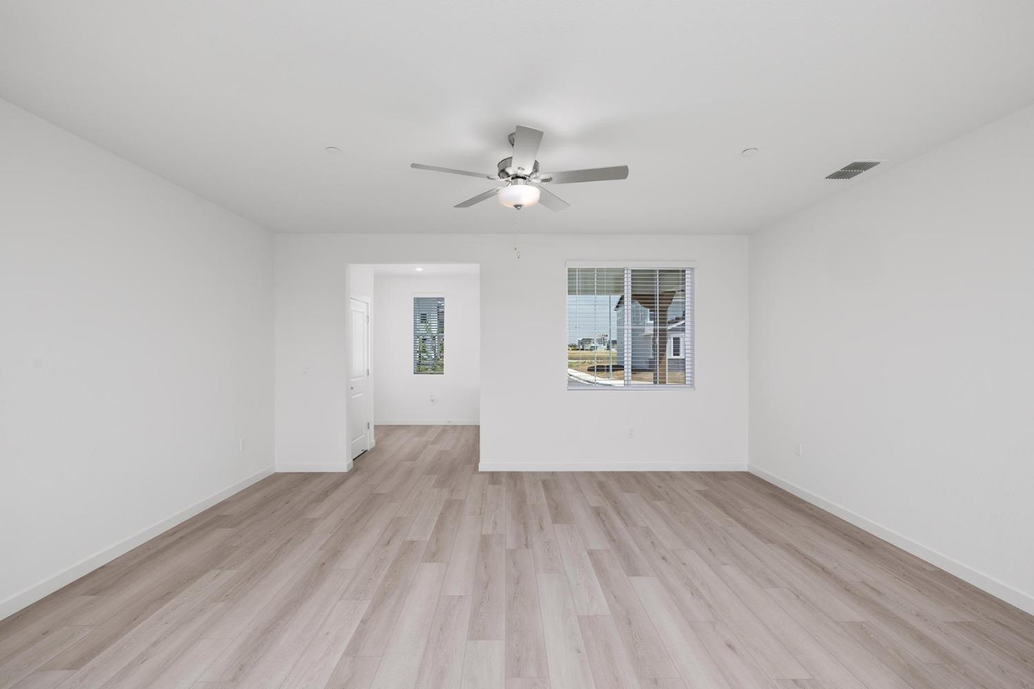 Detail Gallery Image 5 of 11 For 825 Chatham Ln, Patterson,  CA 95363 - 4 Beds | 2/1 Baths