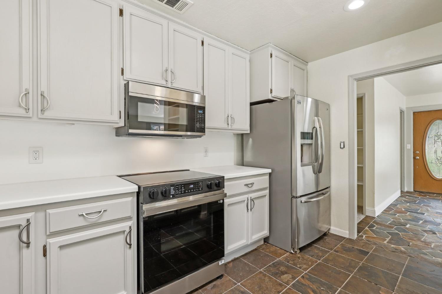 Sutter Avenue, Carmichael, California image 9