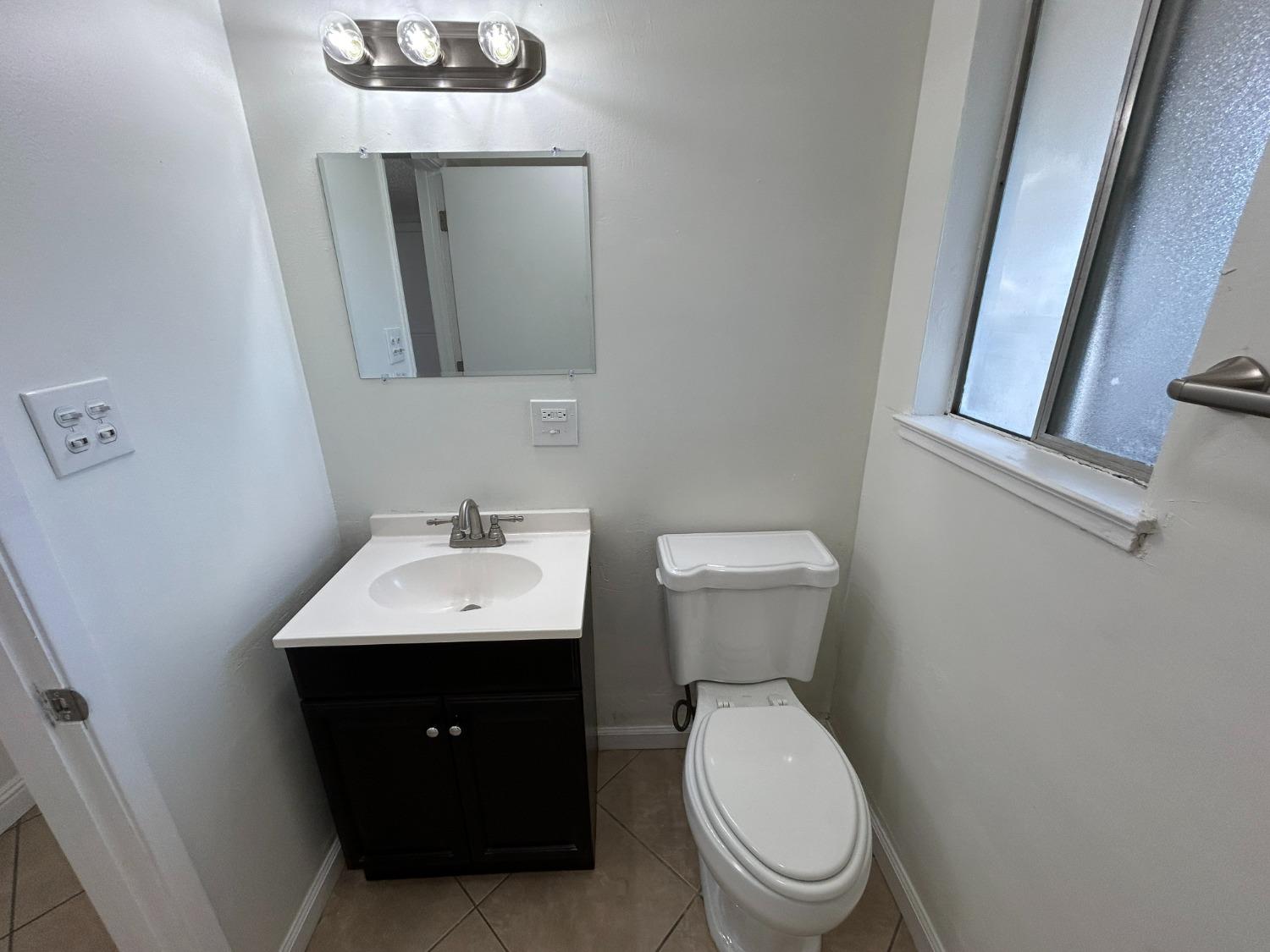 Detail Gallery Image 13 of 16 For 6917 Stillwater Way, Sacramento,  CA 95828 - 3 Beds | 1/1 Baths