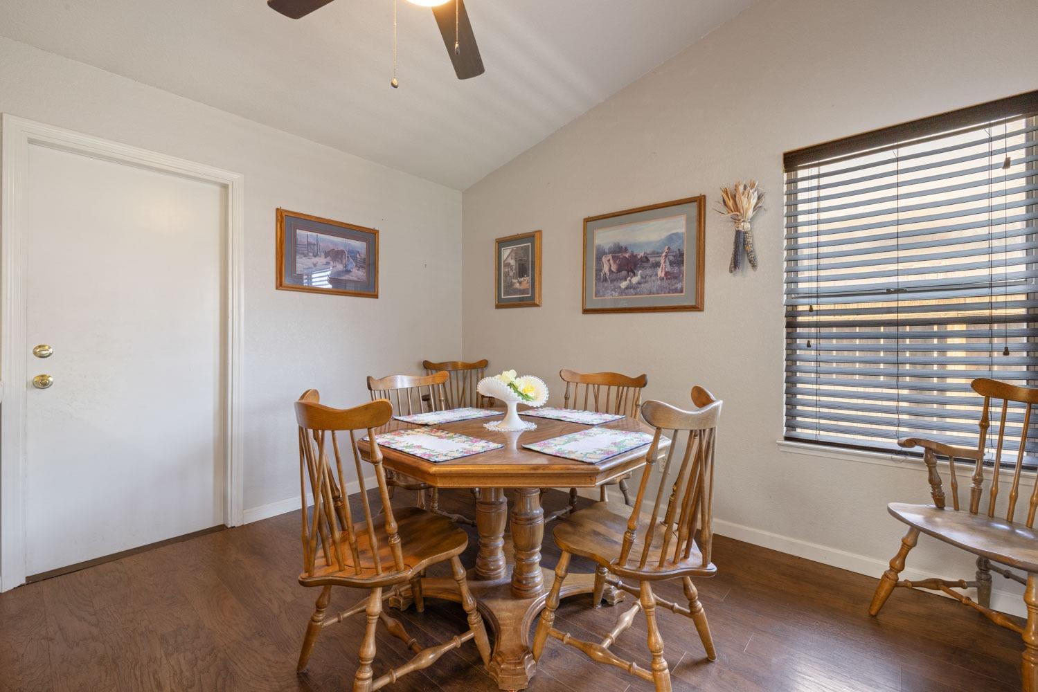 Detail Gallery Image 11 of 33 For 2088 Shadow Park Dr, Turlock,  CA 95380 - 3 Beds | 2 Baths