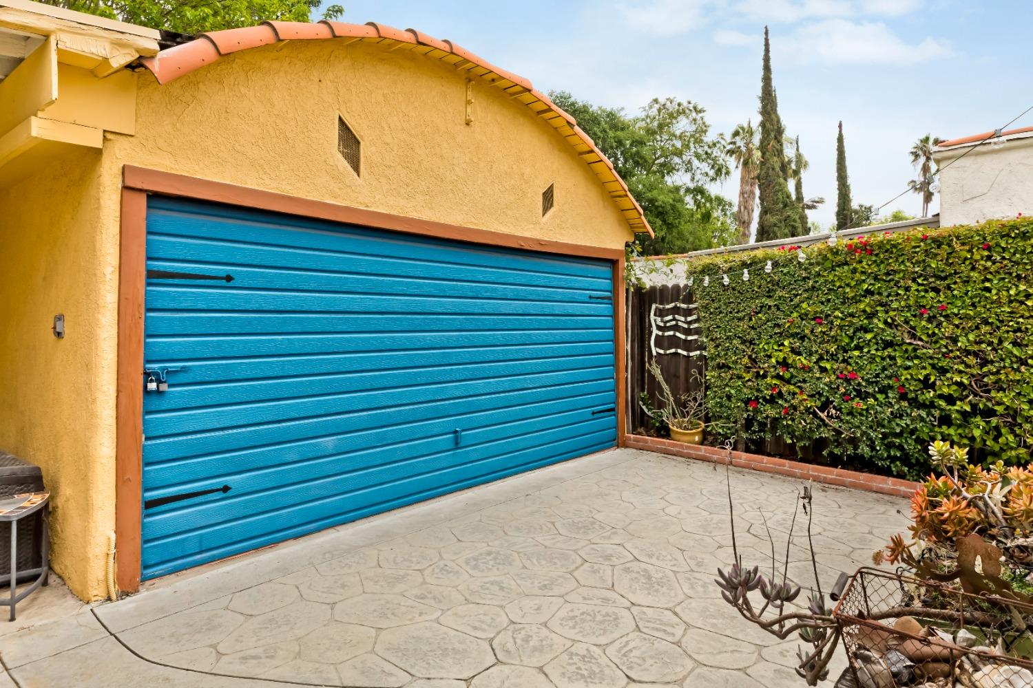 Alameda Street, Altadena, California image 21