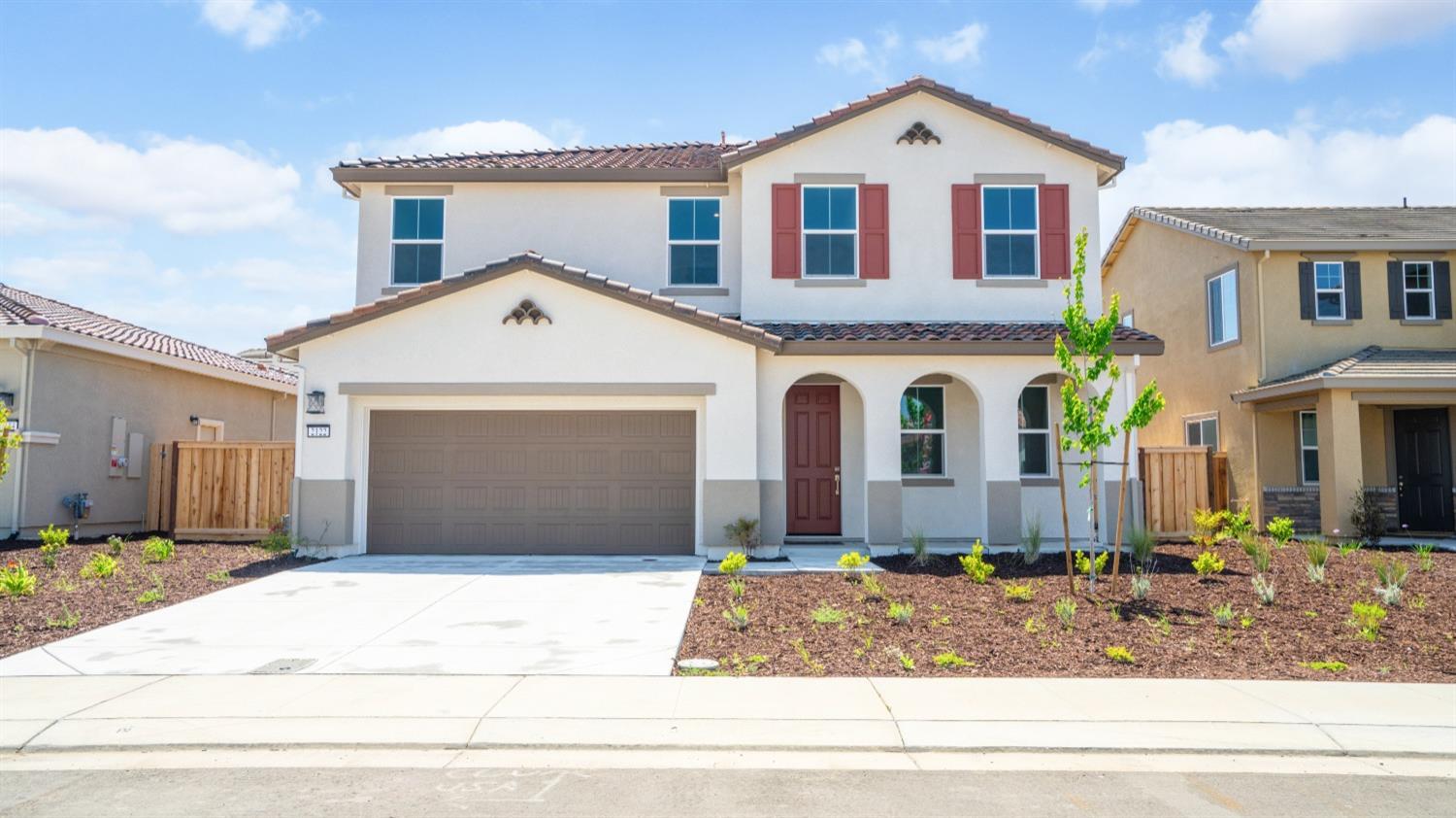 Detail Gallery Image 2 of 41 For 2122 Geneva Way, Manteca,  CA 95337 - 4 Beds | 3 Baths